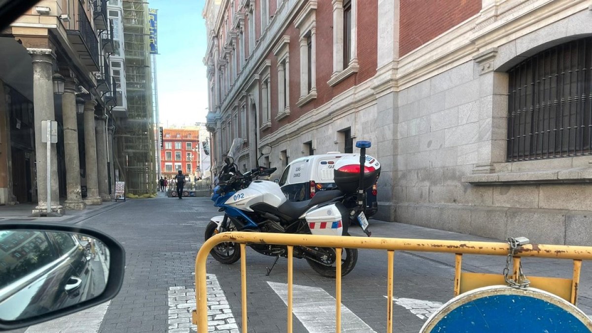 Acceso cortado al parking de la Plaza Mayor. - EM