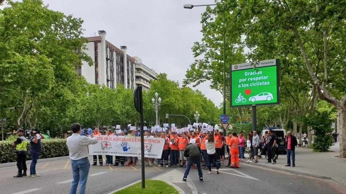 Manifestación de trabajadores de ambulancias-TWITTER POLICÍA