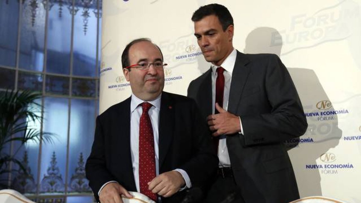 Miquel Iceta y Pedro Sánchez, este martes, en un desayuno informativo en Madrid.-Foto: JUAN MANUEL PRATS