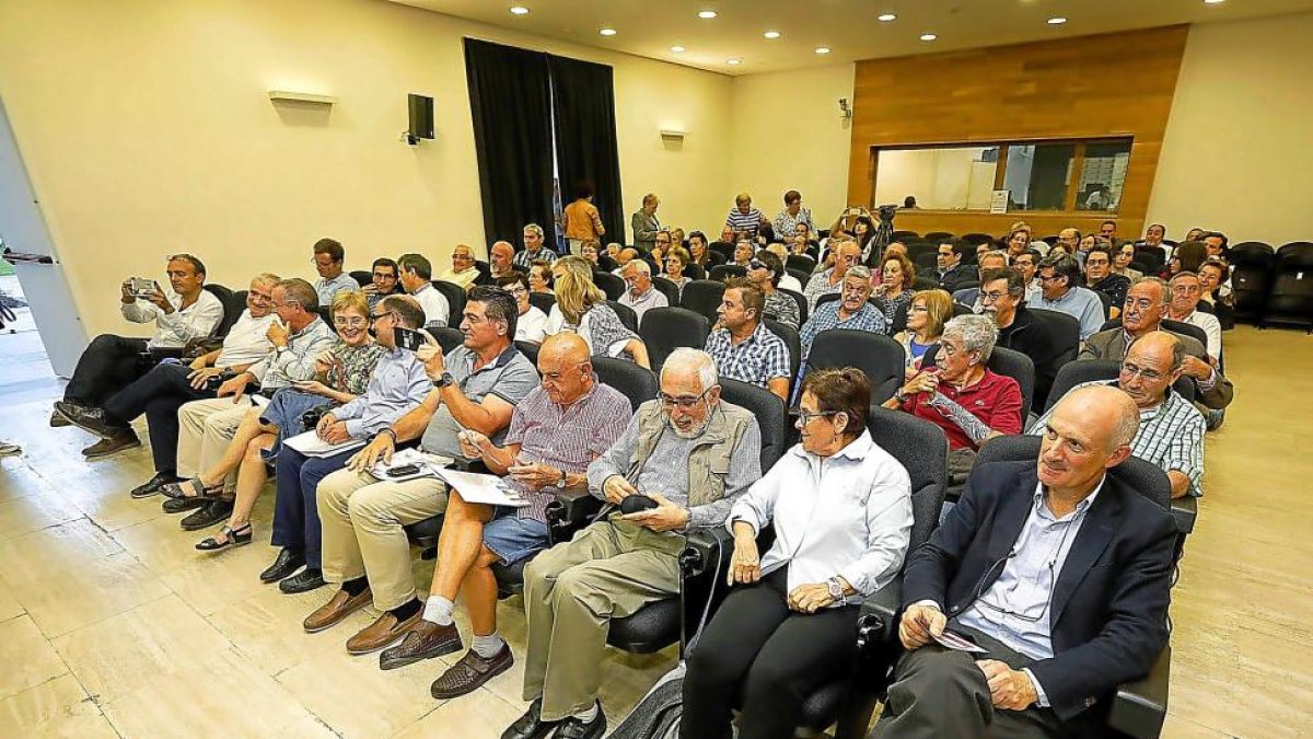Vecinos y colectivos durante la presentación del Plan en el Patio Herreriano.-PABLO REQUEJO (PHOTOGENIC)