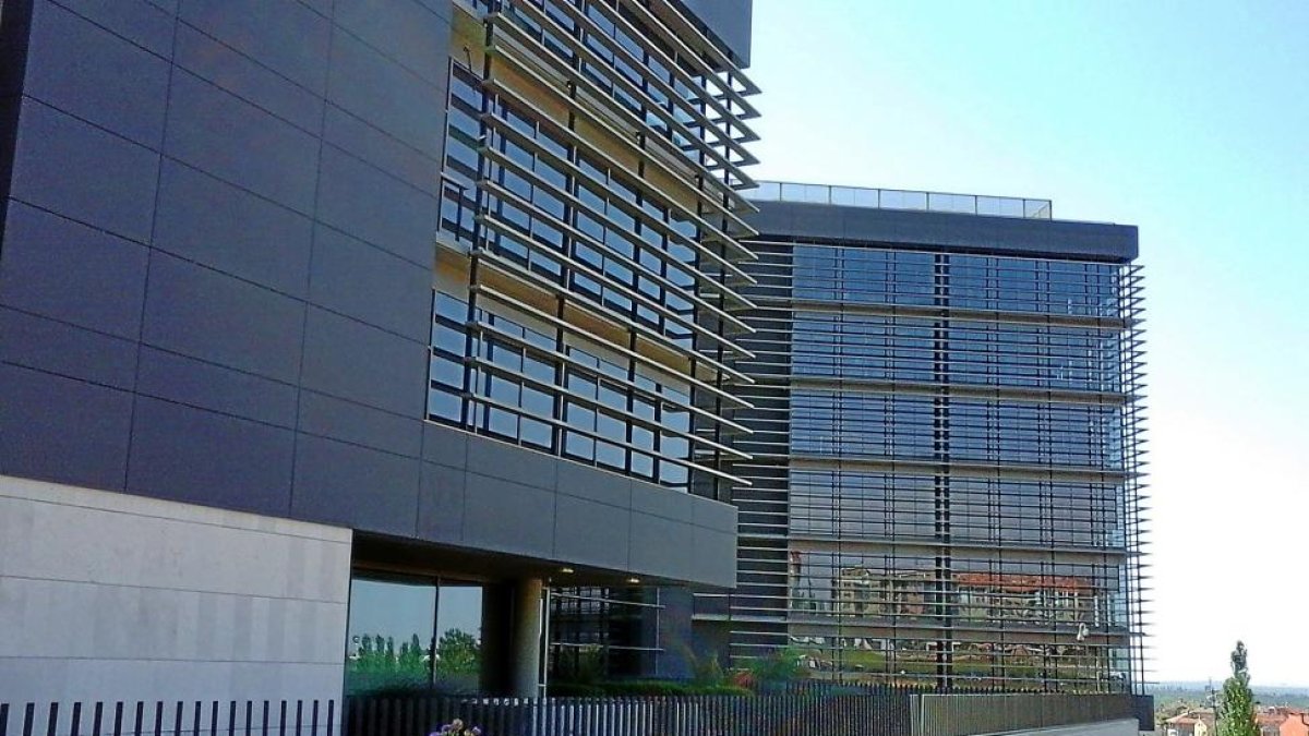 Edificio de Soluciones Empresariales de la Consejería de Economía de Arroyo, objeto del juicio por malversación.-E. M.