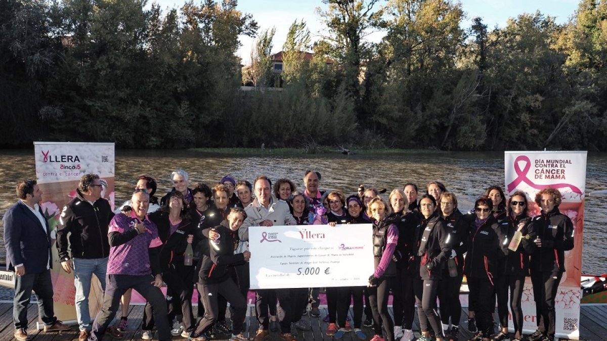 Foto de familia con la aportación  de Yllera a Vallkirias Pisuerga. / M. G. EGEA