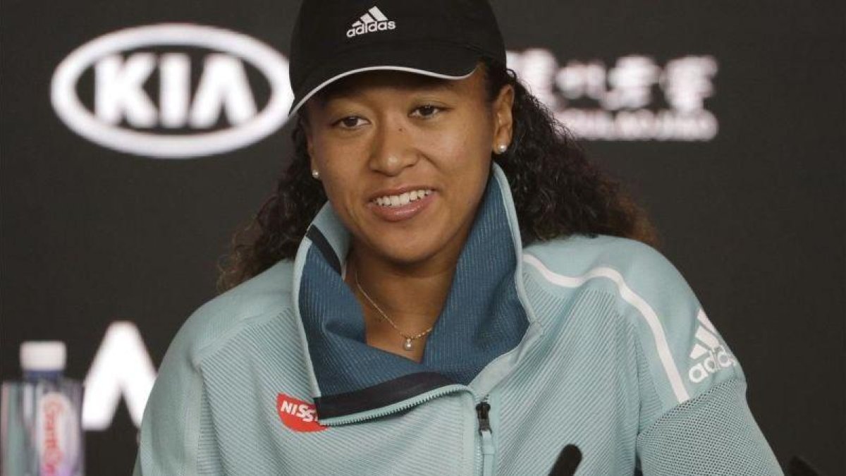 Naomi Osaka, en una rueda de prensa en Melbourne.-AP / MARK SCHIEFELBEIN