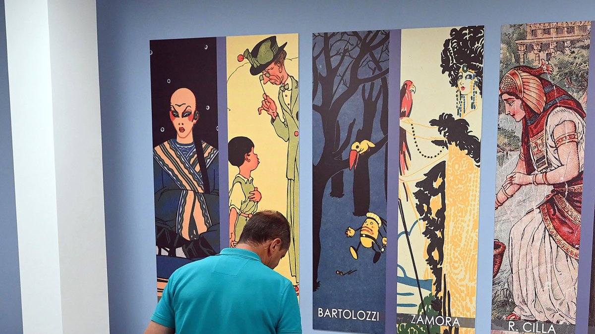 El espacio expositivo situado en el mismo edificio donde se ubica la biblioteca municipal muestra colecciones y objetos personales del célebre escritor. - L.P.