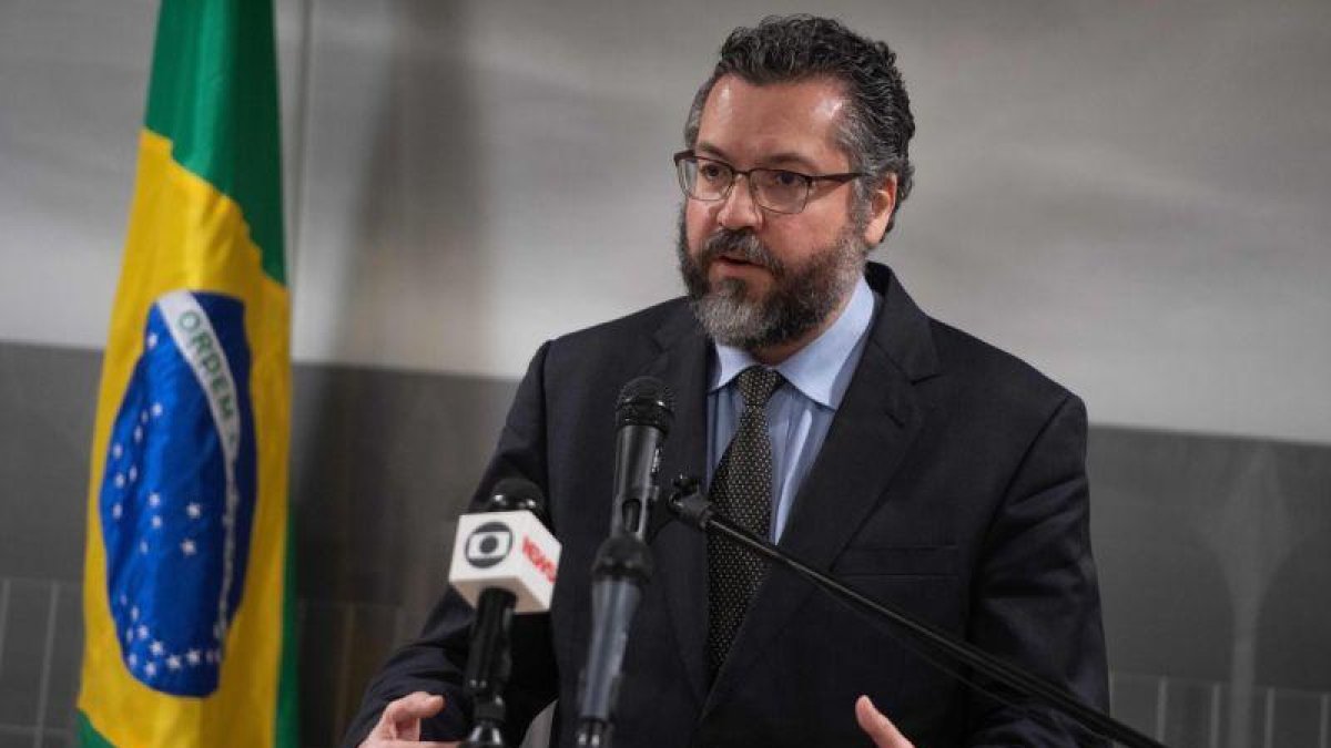 El canciller de Brasil, Ernesto Araújo, en una conferencia de prensa.-AFP