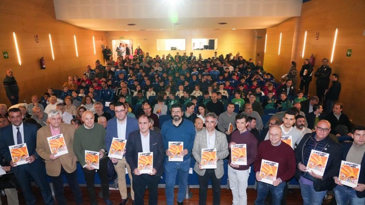 Presentación del comic con las reglas de fútbol. / J. M. LOTAU