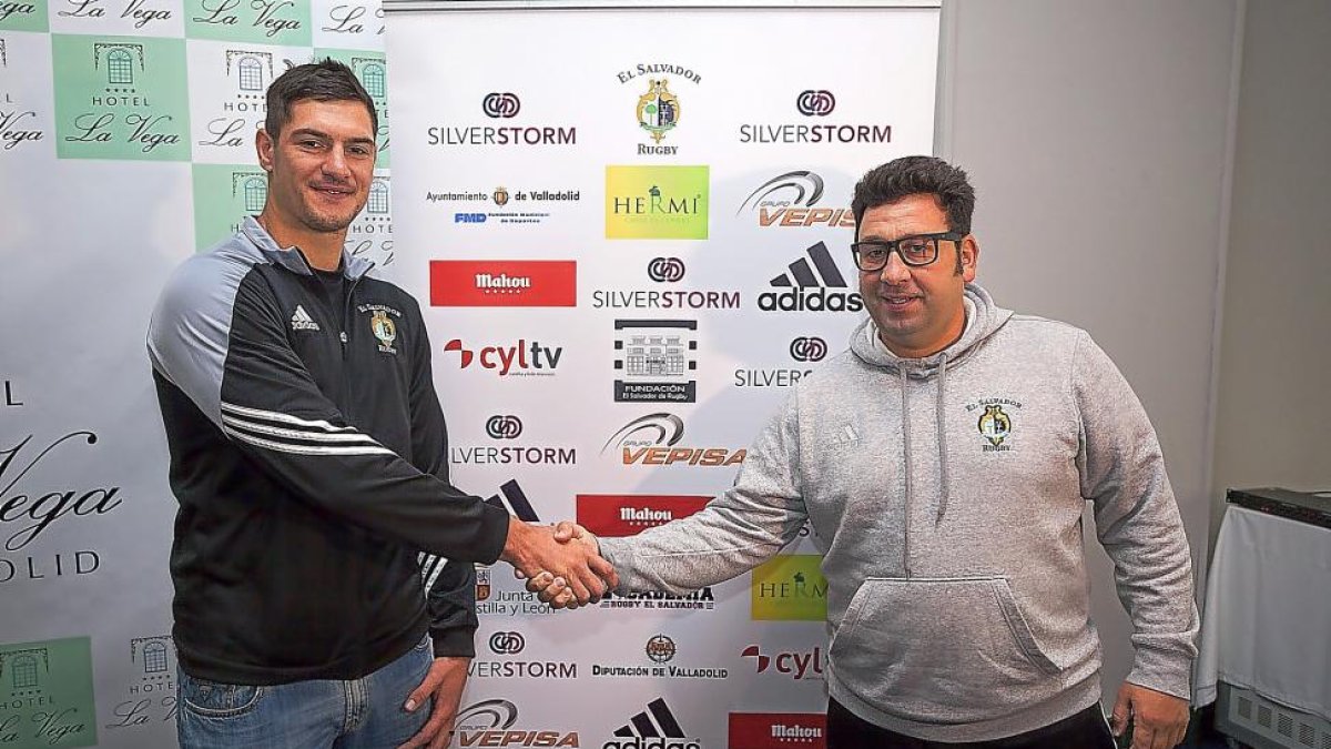 Hansie Graaff, el nuevo apertura del SilverStorm, junto a Juan Carlos Pérez durante su presentación.-PABLO REQUEJO