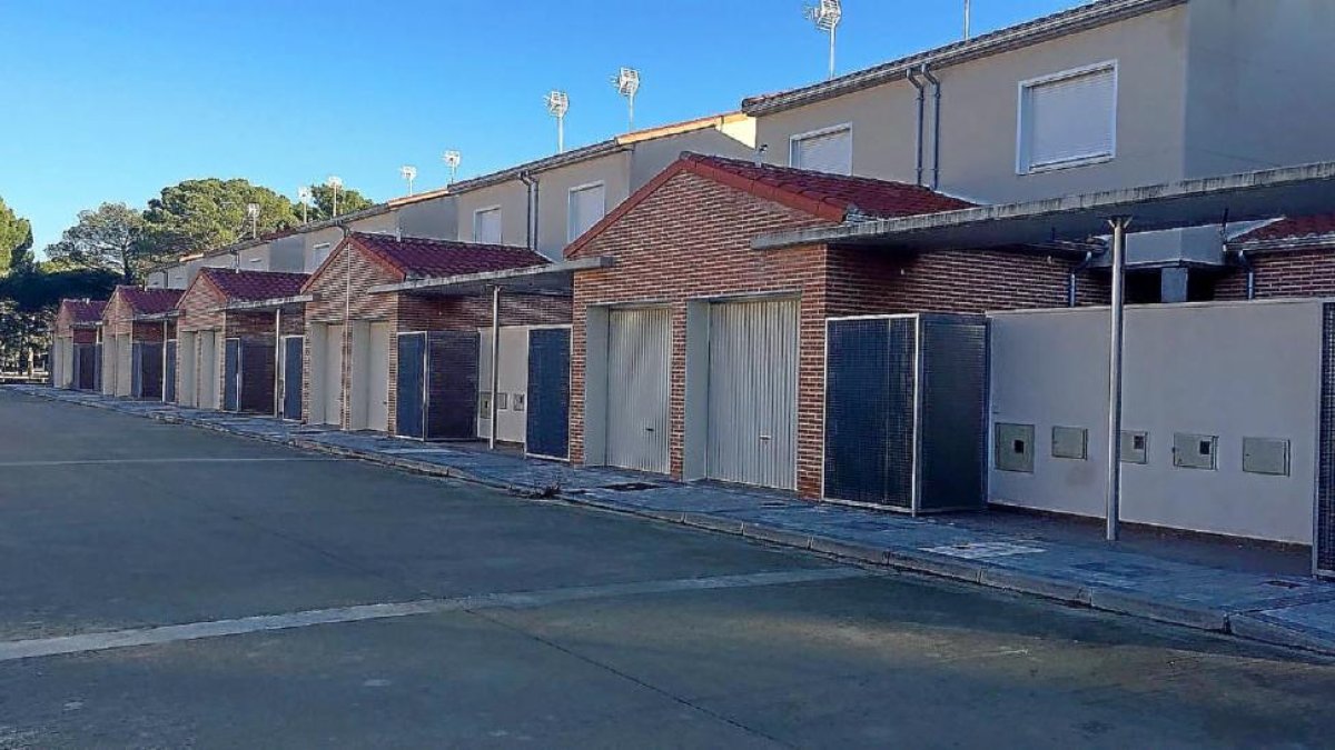 Calle principal de las viviendas de protección-A.P