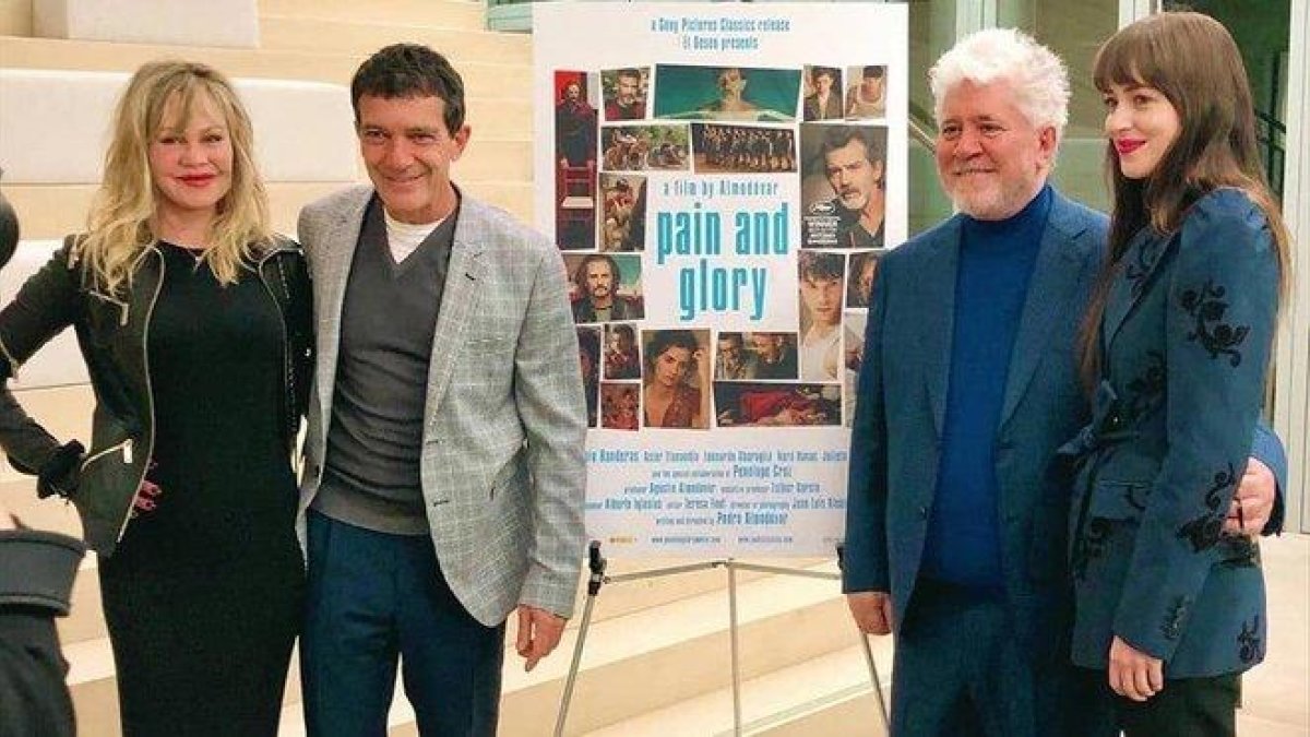 Melanie Griffith, Antonio Banderas, Pedro Almodóvar y Dakota Johnson.-