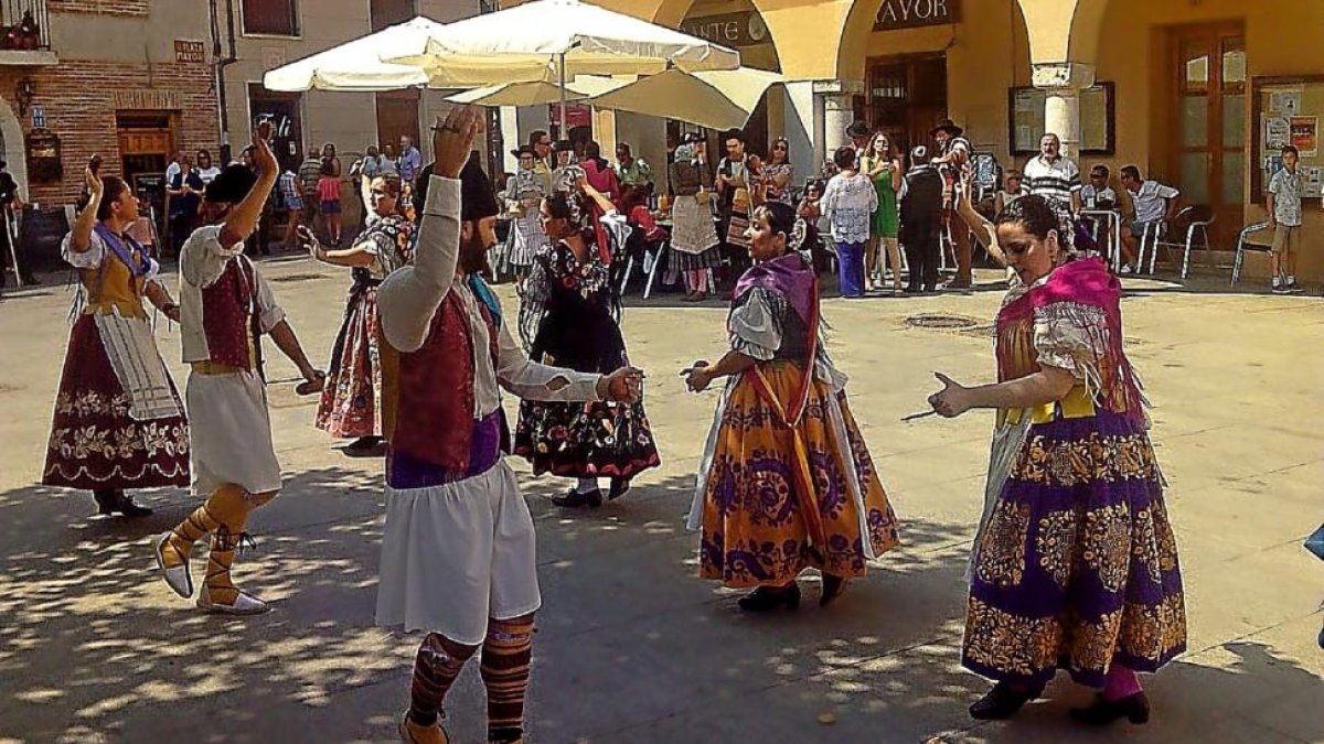 Una agrupación de Murcia en el Festival Nacional de Folclore.-E. M.