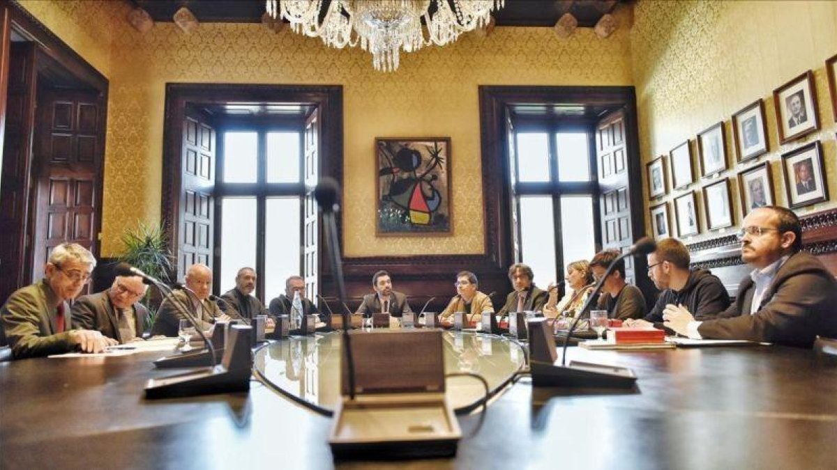 Torrent preside la reunión de la Mesa del Parlament, este viernes.-FERRAN SENDRA
