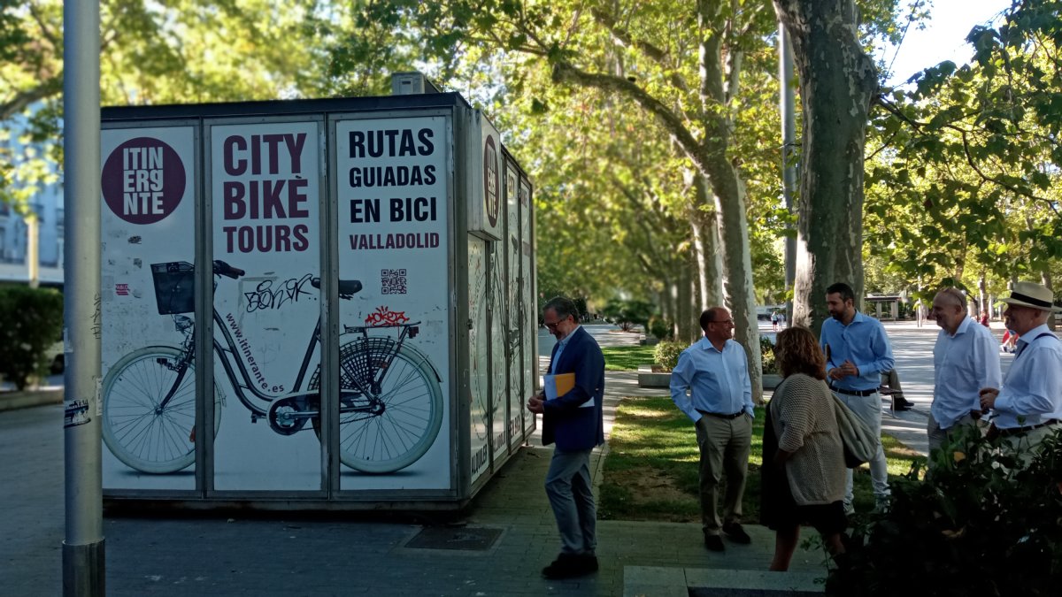 El punto de alquiler de bicis para personas con movilidad reducida ubicado en la Acera Recoletos. EM