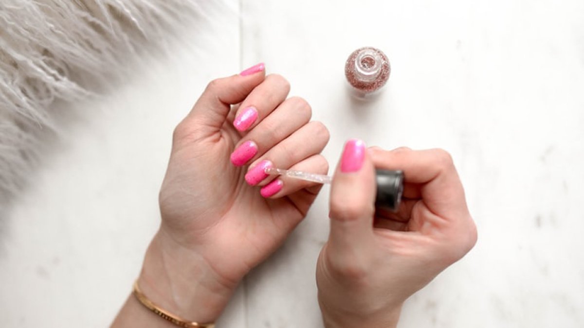 UÑAS