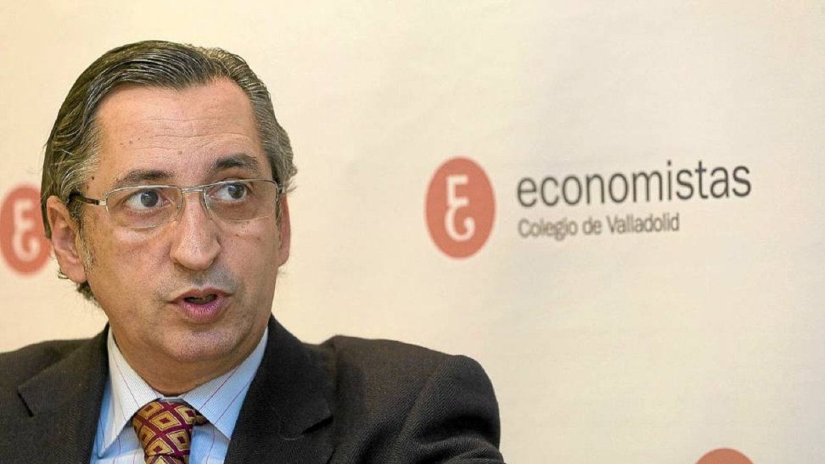 Juan Carlos de Margarida, presidente-decano del Colegio de Economistas de Valladoild-P. REQUEJO