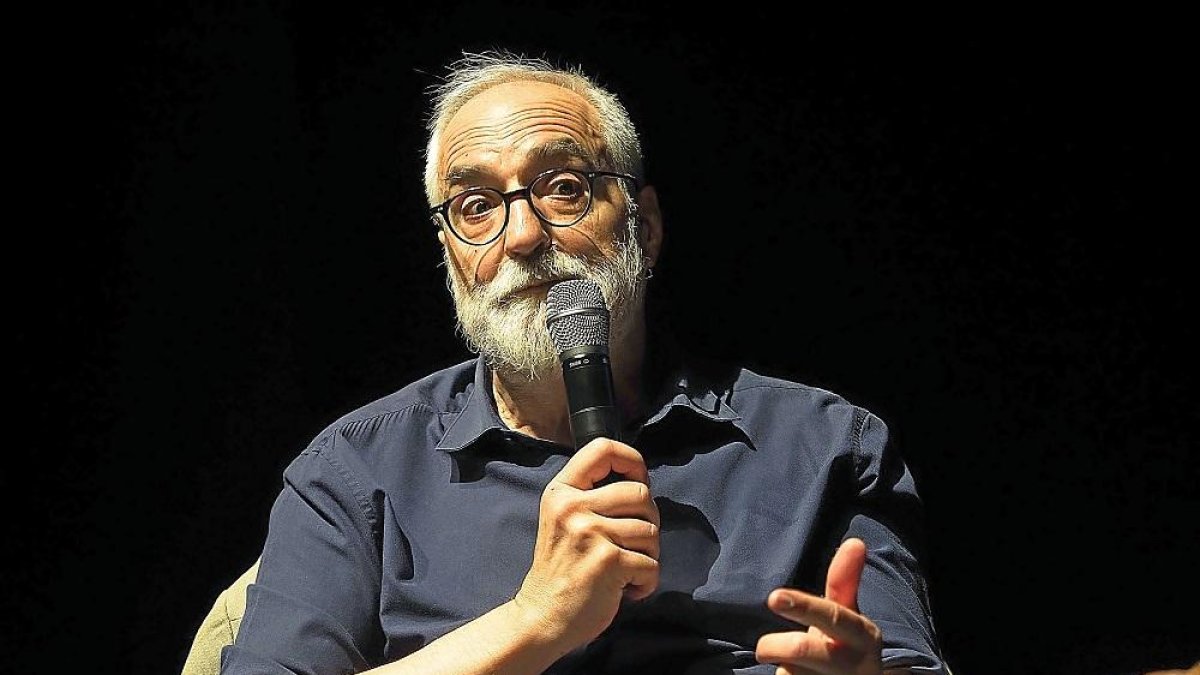 El ilustrador Emilio Urberuaga, durante la conferencia.-EM
