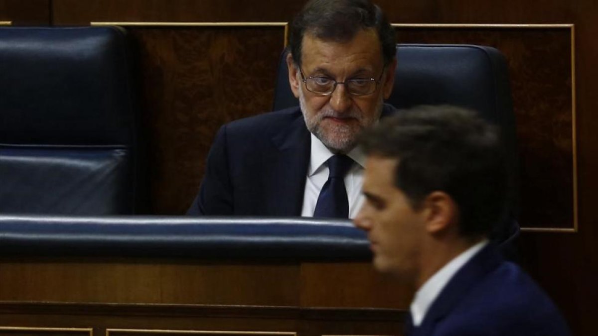 Albert Rivera y Mariano Rajoy, en el Congreso-/ FOTO: AGUSTIN CATALAN