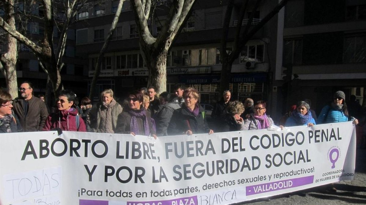 Concentración en apoyo de la activista asturiana demandada.-EUROPA PRESS