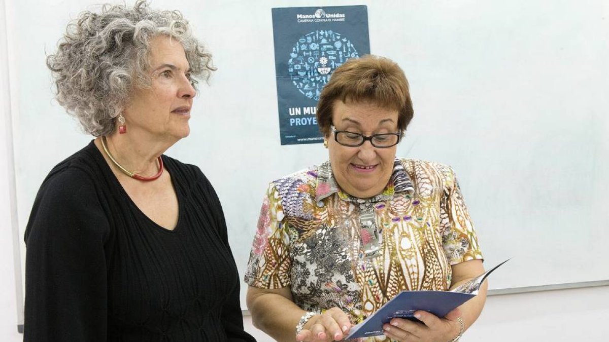 Mercedes Gonzalez y Pilar Gutierrez, delegada en Zamora de Manos Unidas, presentan en rueda de prensa su memoria de actividades correspondiente al ejercicio de 2014-Ical