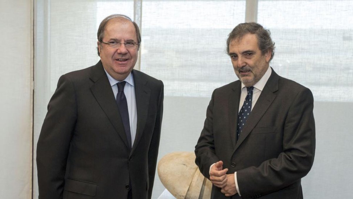 El presidente de la Junta, Juan Vicente Herrera, y el presidente de Telefónica España, Luis Miguel Gilpérez, mantienen una reunión previa a la firma del convenio 'Castilla y León Open Future'-ICAL