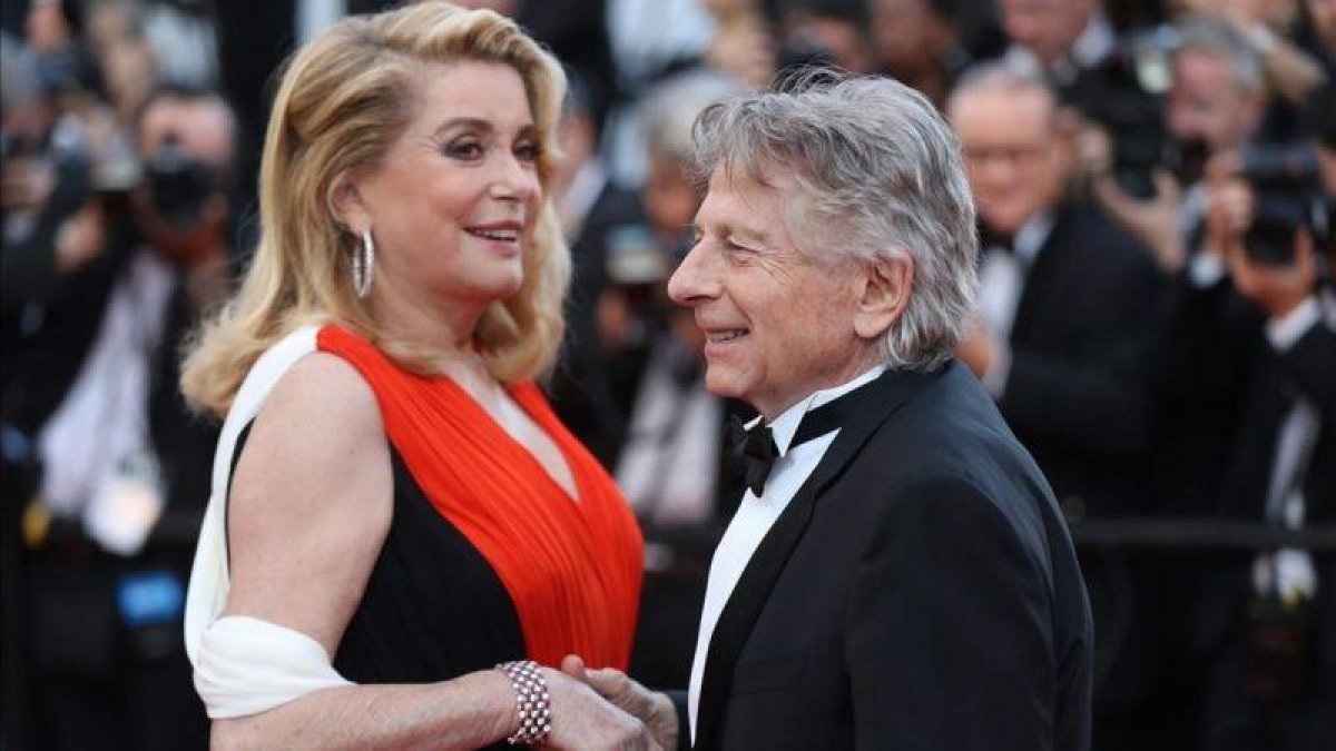 Catherine Deneuve, una de las firmantes del manifiesto, junto a Roman Polanski, en el pasado Festival de Cannes.-AFP / VALERY HACHE