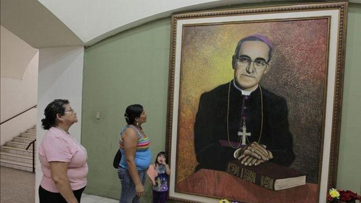 Retrato del arzobispo de San Salvador, Oscar Arnulfo Romero.-EFE / ROBERTO ESCOBAR