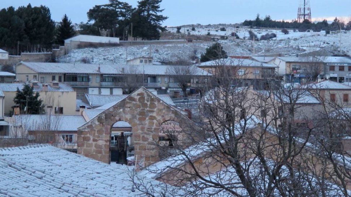 La nieve llega a la capital abulense-Ical