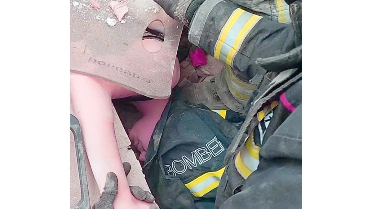 La joven herida permaneció en contacto con los bomberos hasta su rescate.-I.L.M.