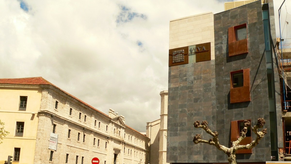 El edificio de VIVA en la plaza de la Rinconada. VIVA