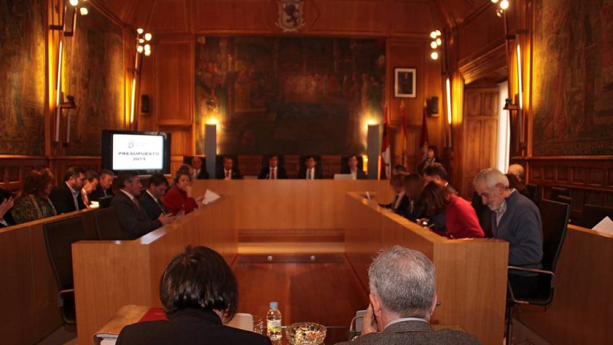 La Diputación de León celebra sesión plenaria de carácter extraordinario para aprobar los presupuestos de la institución provincial para el próximo año 2015-Ical