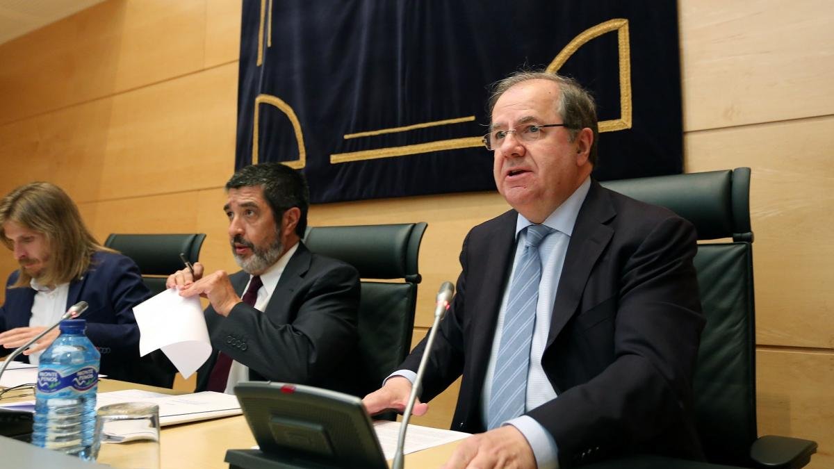 El presidente de la Junta, Juan Vicente Herrera, comparece en la Comisión de Investigación de las Cajas de Ahorro-RUBÉN CACHO / ICAL