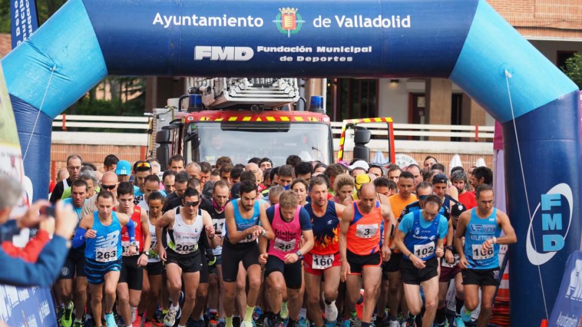 Los bomberos de Valladolid realizan un homenaje en forma de carrera a los bomberos fallecidos en acto de servicio. PHOTOGENIC