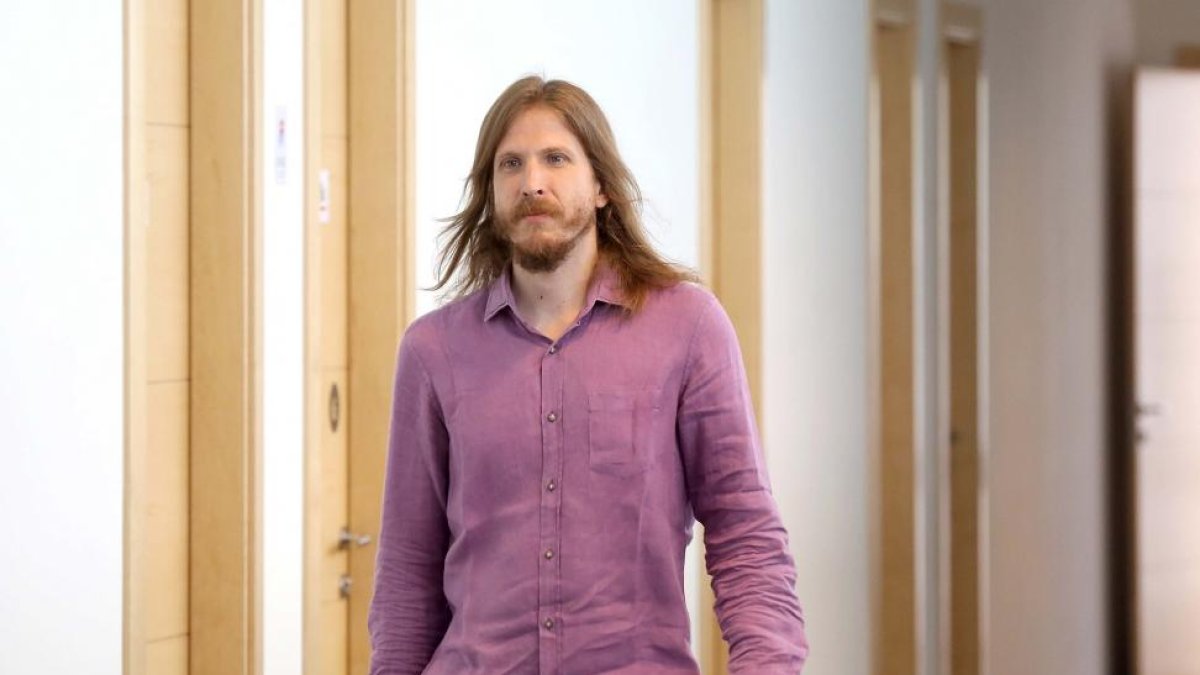El portavoz del Grupo Podemos, Pablo Fernández, analiza el proceso parlamentario en torno a los Presupuestos Generales de la Comunidad, que culmina el próximo pleno con su aprobación-ICAL