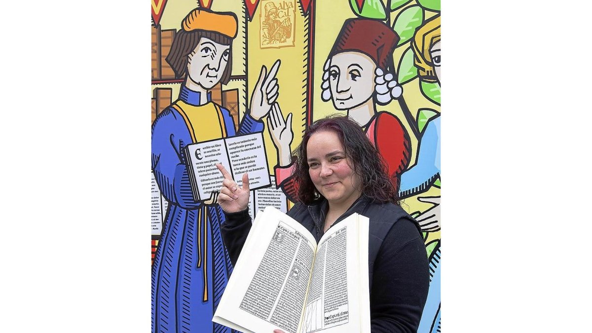 A cada feria del libro que acuden, los libreros antiguos llevan una media de 6.000 libros, eso equivale a 2.000 kilos. «Ocupa el doble de lo que pesa», bromea.-