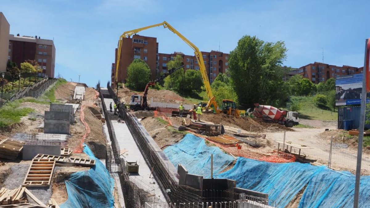 Obras de uno de los elevadores de Parquesol. - PHOTOGENIC