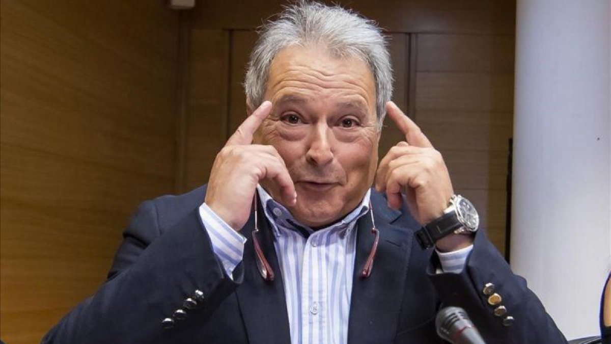 Alfonso Rus, expresidente de la Diputación de Valencia, en su comparecencia en la comisión de investigación del Caso Imelsa en Les Corts.-MIGUEL LORENZO