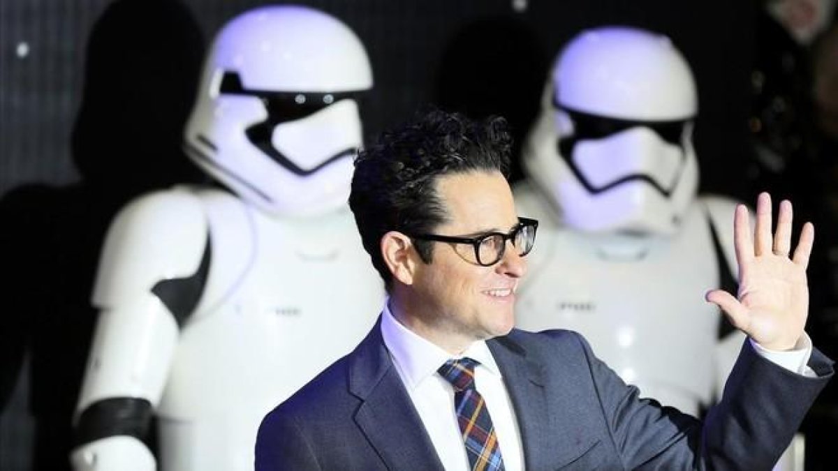 El cineasta J.J. Abrams, en el estreno en Londres de ’El despertar de la fuerza’, en el 2015.-PAUL HACKETT