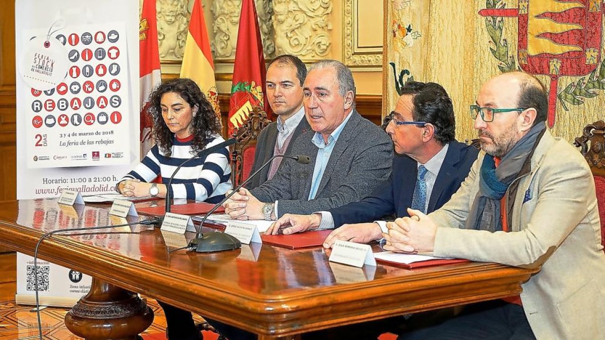 Sonia Beltrán, Pellitero, Gato, Valentín Gamazo y Jesús Herreras presentan la Feria del Stock en el Ayuntamiento.-E. M.