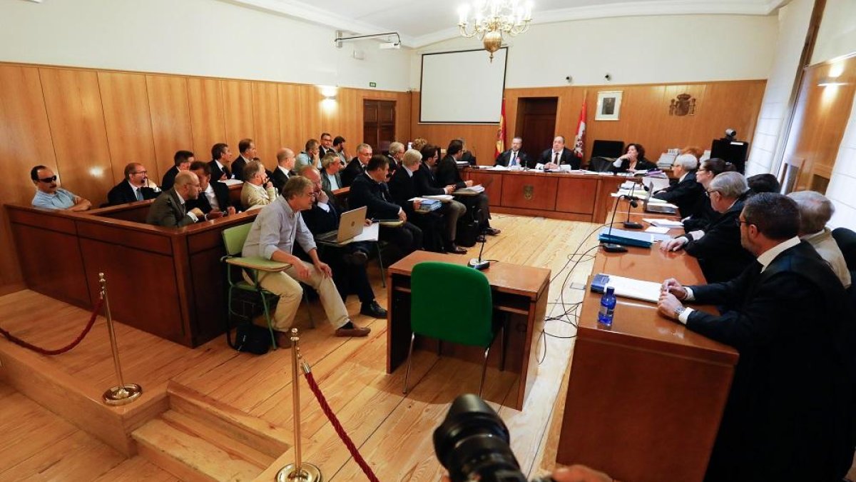 Momento del juicio de las PGOU.-J.M. LOSTAU
