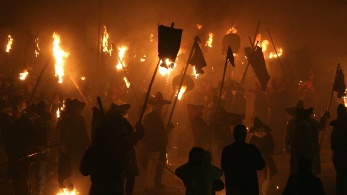 Procesión de El Vítor, declarada de Interés Turístico Nacional, en la localidad vallisoletana de Mayorga.-El Mundo
