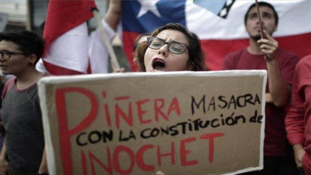 Protestas en Chile exigiendo una nueva Constitución.-EFE