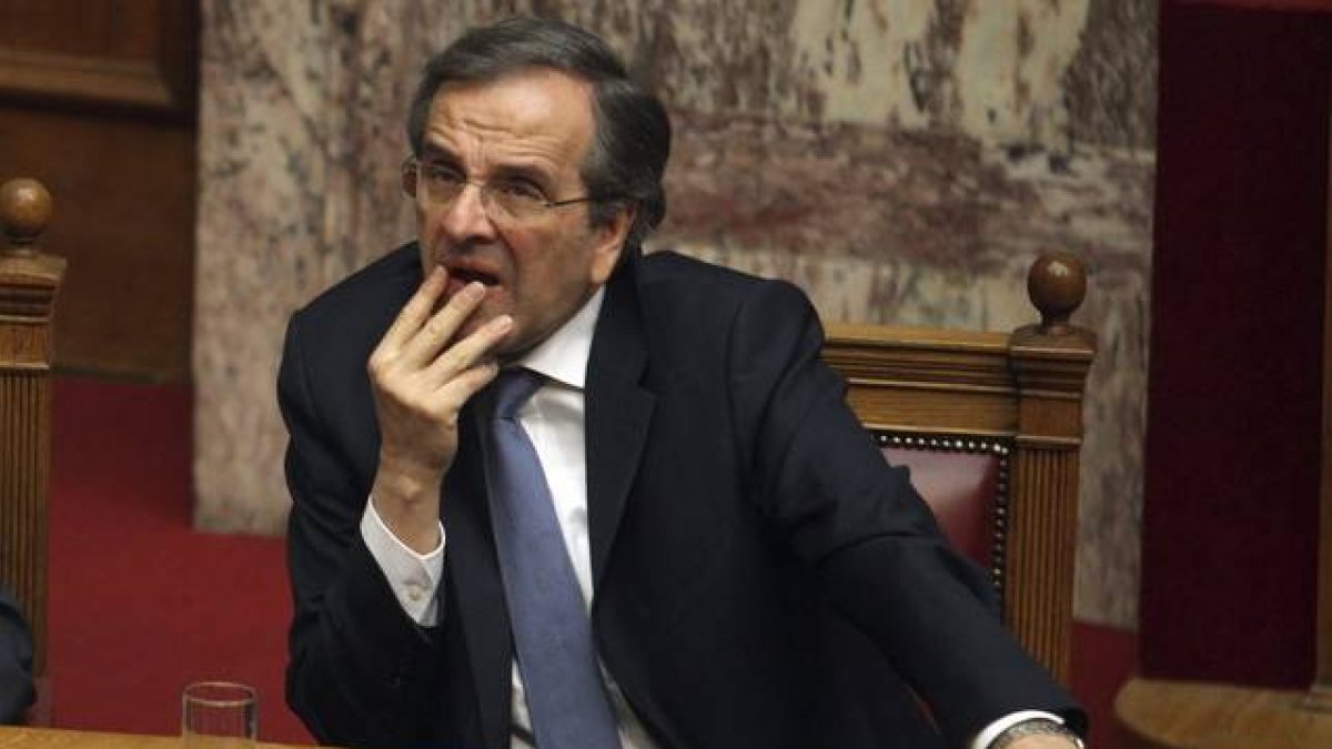 El primer ministro griego, Andonis Samarás, durante la votación en el Parlamento, este lunes.-Foto: EFE / ALEXANDROS VLACHOS