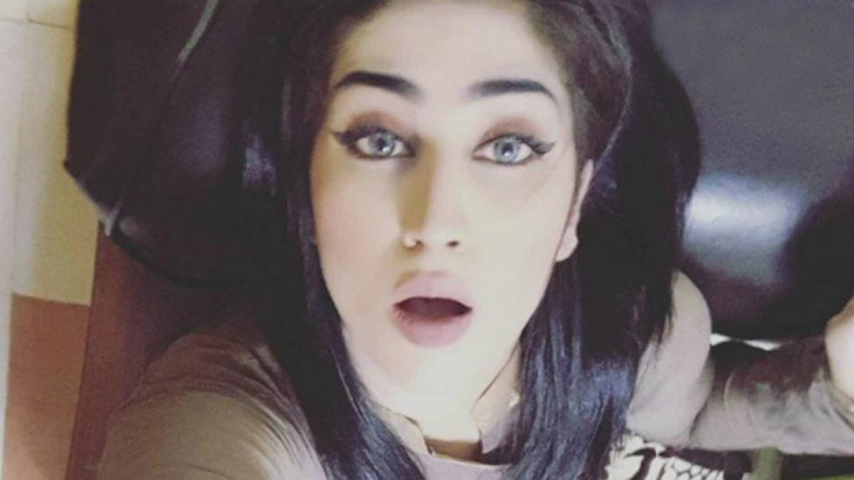 El hermano de la modelo paquistaní Qandeel Baloch no aguantó su celebridad en las redes.-