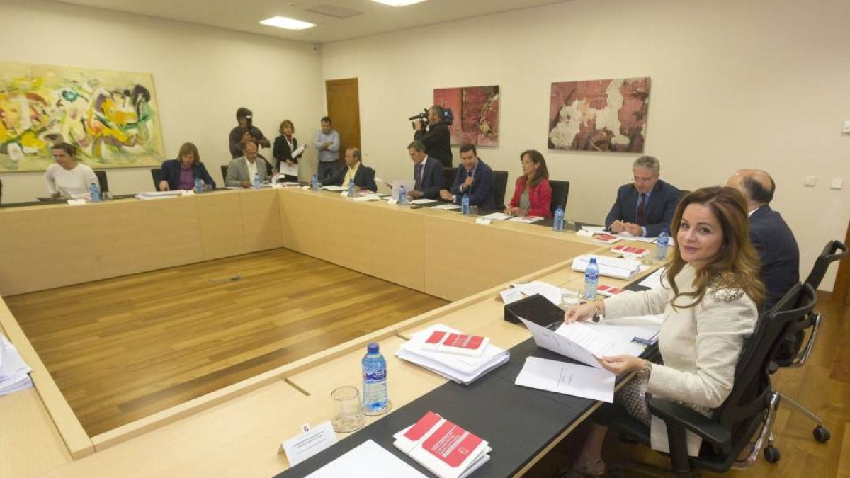 La presidenta de las Cortes de Castilla y León, Silvia Clemente, preside la reunión de la Mesa y Junta de Portavoces-Ical