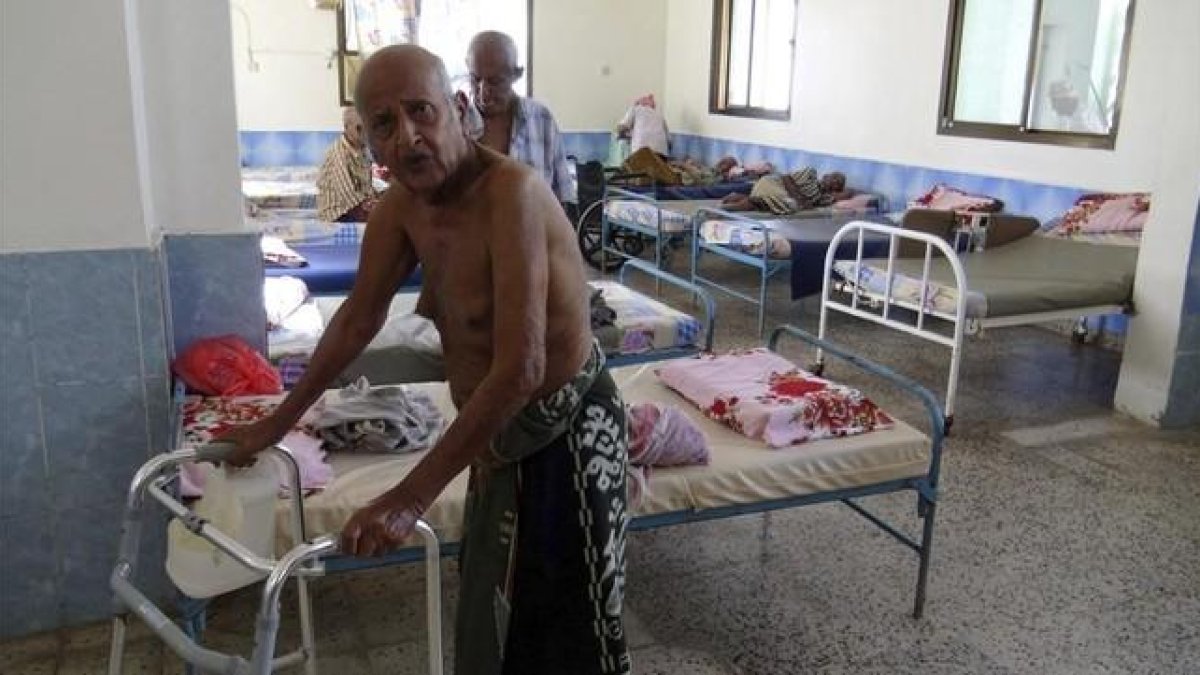 Ancianos del asilo que han sobrevivido al ataque armado.-AFP / CIUDAD DEL VATICANO
