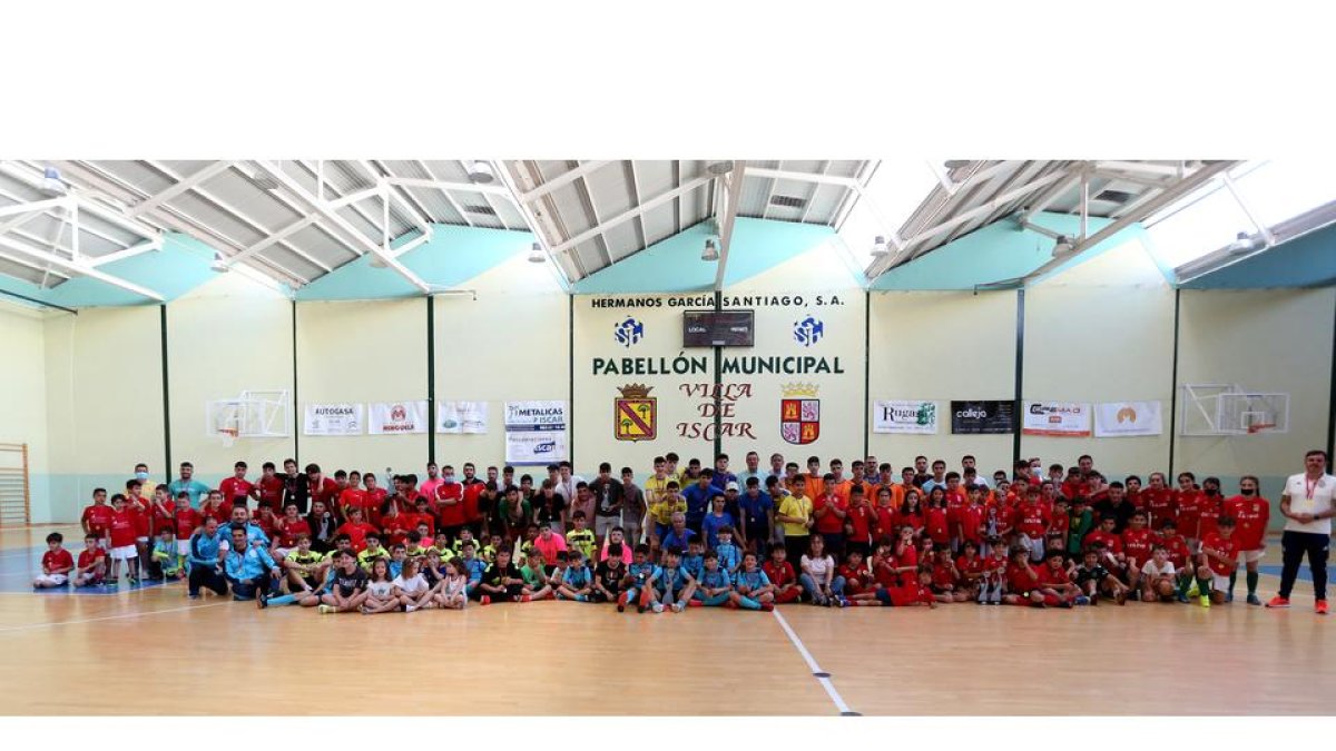 Fútbol sala, juegos escolares en Íscar. / E. M.