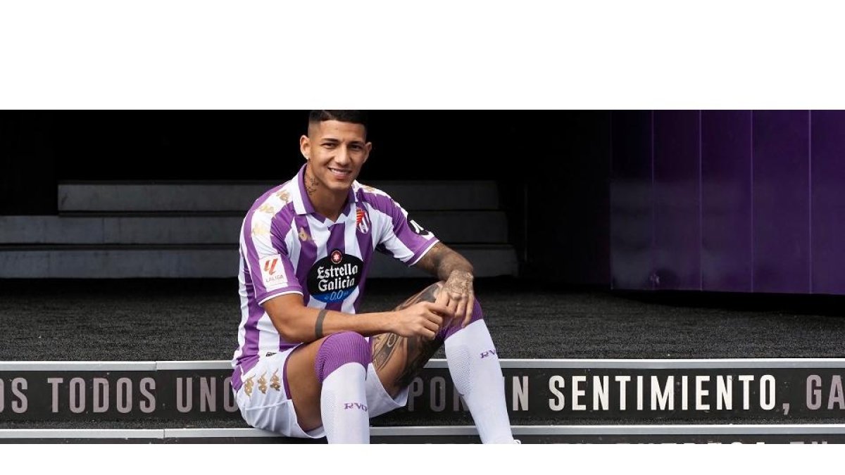 Marcos André, en Zorrilla en su presentación con el Real Valladolid. 7 PHOTOGENIC