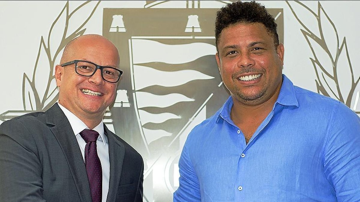 Matthieu Fenaert, nuevo consejero delegado del club, junto a Ronaldo Nazario.-RVCF