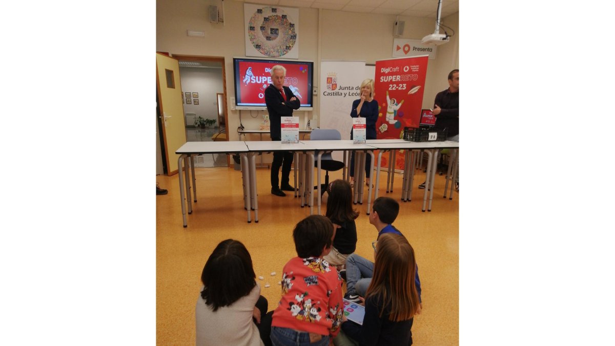 El Colegio Cardenal Mendoza en la entrega de premios del 'SuperReto DigiCraft' en Palencia.- TWITTER