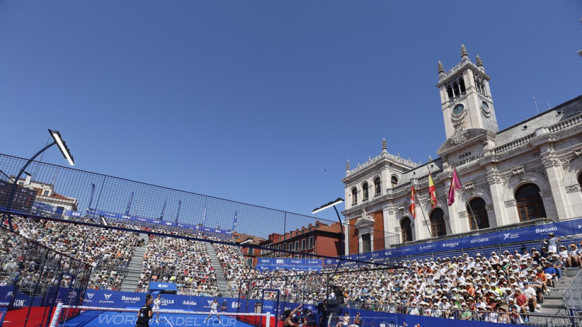 Imagen de la Plaza Mayor del Pádel durante la final femenina. / PHOTOGENIC