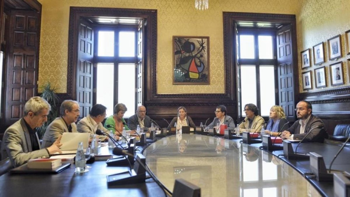 Imagen de la reunión de la Mesa del Parlament.-FERRAN SENDRA
